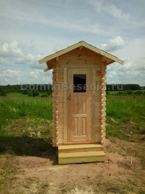 Туалетный домик из дерева